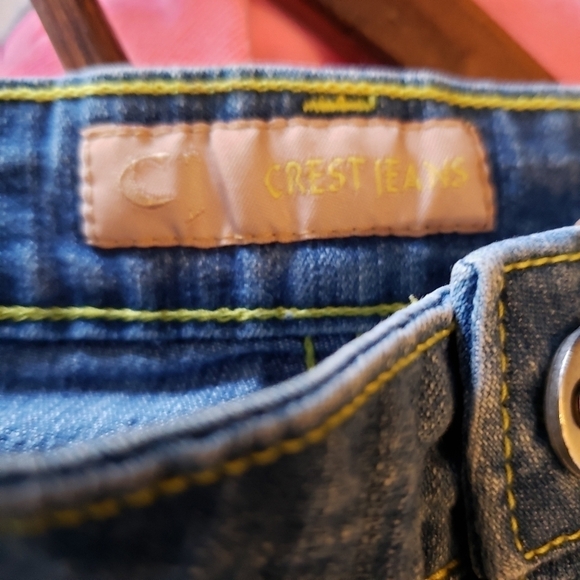 Y2K Crest Jeans Denim Shorts Jorts Yellow Stiching Size 9/10 Juniors EUC - Picture 4 of 8